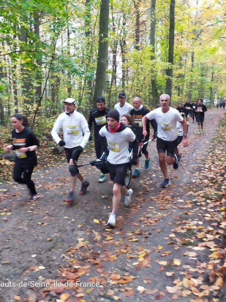 Personnes qui font une course à pied