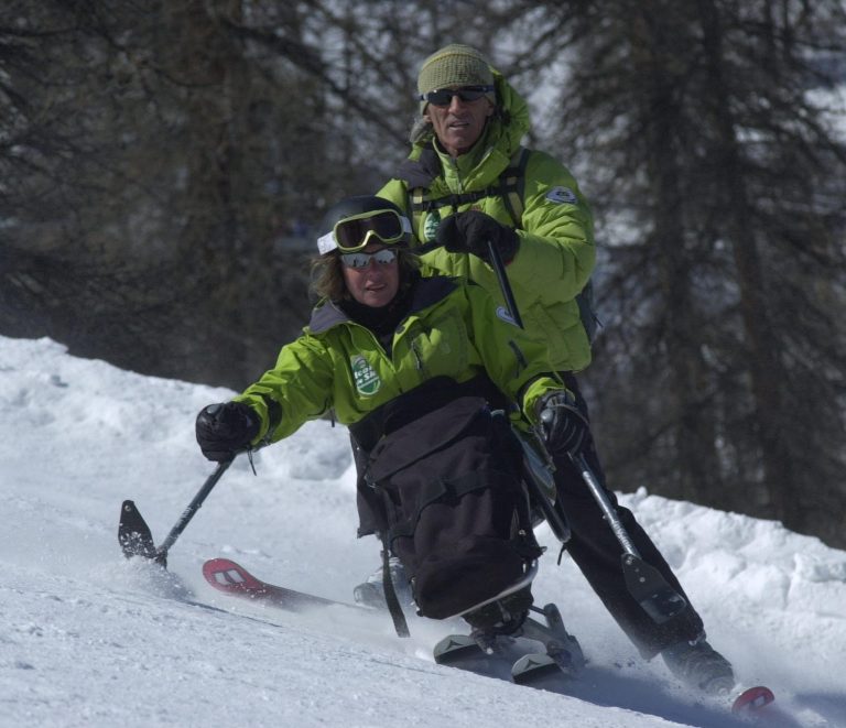 Photo de Corine PAREL-HELLO qui fait du ski.