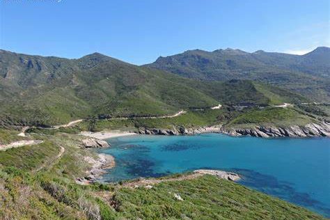 Paysage de montagne et de mer